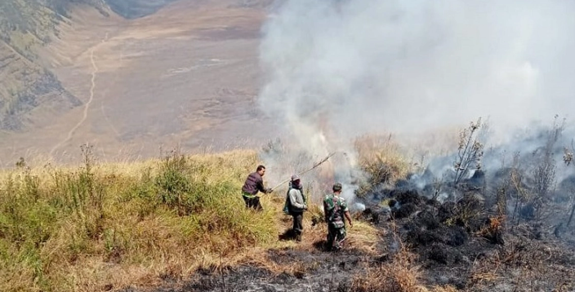 Kebakaran di Bromo karena Flare, Kronologi dan Tersangka! Kebakaran di Bromo karena Flare, Kronologi dan Tersangka!