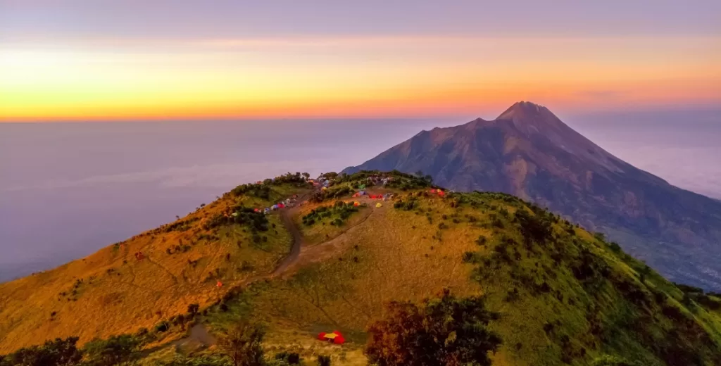 Pesona dan Tantangan saat Mendaki Gunung Merbabu