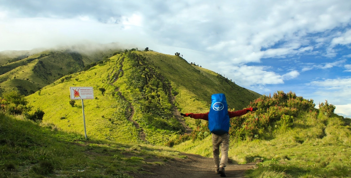 Tips Mendaki Gunung Merbabu untuk Pemula, Ikuti Langkahnya!