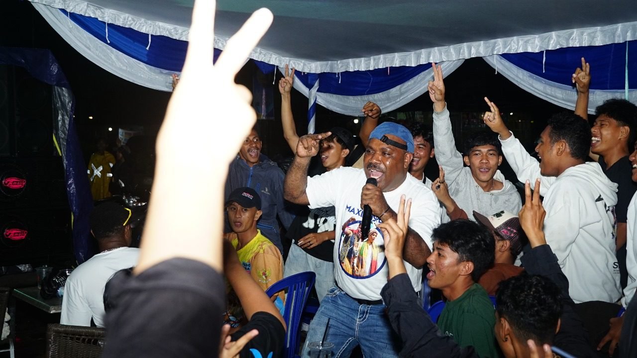 Pasangan Maximus Tipagau-Peggi Hadiri Kopdar di Timika