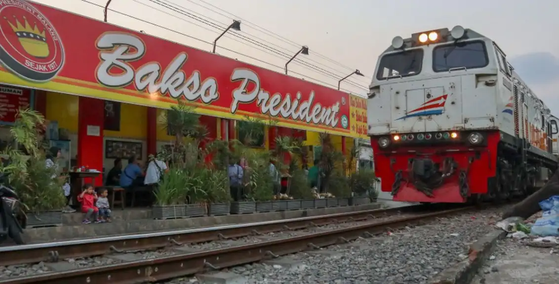 10 Restoran Legendaris di Indonesia yang Wajib Dikunjungi