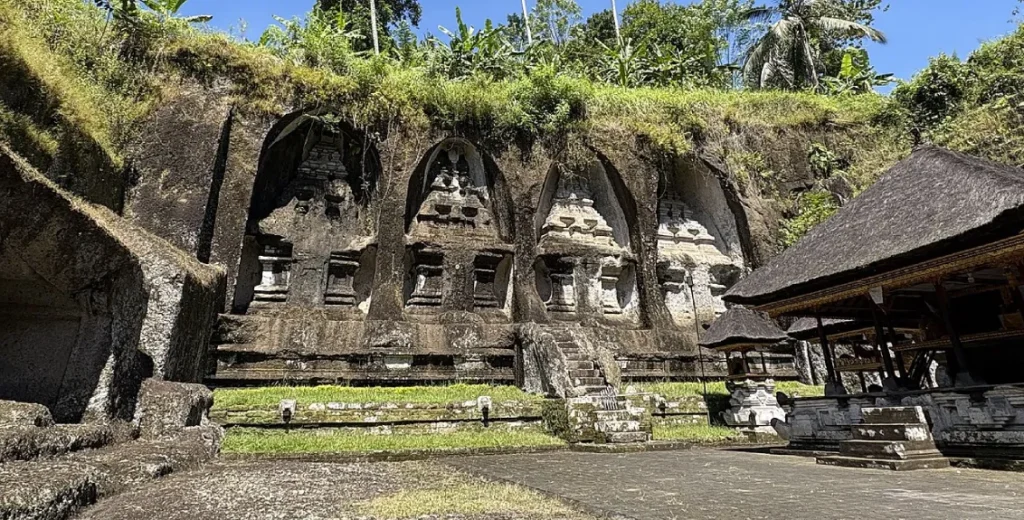 Rahasia Ritual Pesugihan Gunung Kawi dan Kisah Jatuhnya Daun Dewandaru